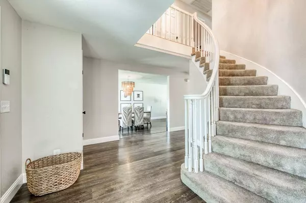 7042 N McCampbell Drive, Fresno, CA 93722