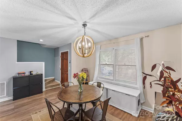 805 21st AVE NE, Hickory, NC 28601