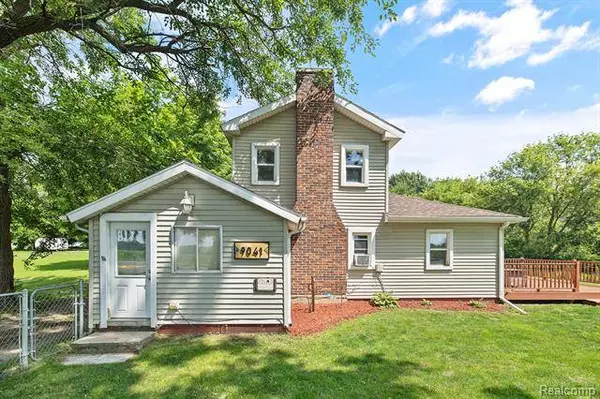 9041 PETRIEVILLE, Eaton Rapids, MI 48827