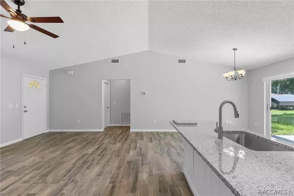 6046 E Glencoe ST, Inverness, FL 34452