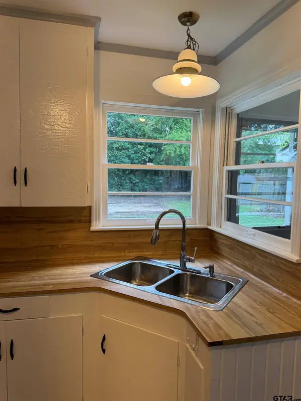 210 E Pirate St, Longview, TX 75604