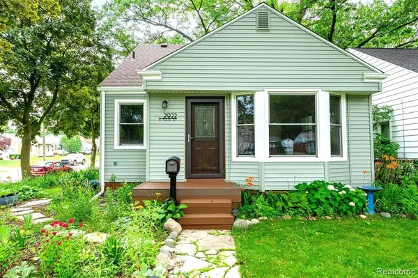 2922 N MAIN Street, Royal Oak, MI 48073 3418