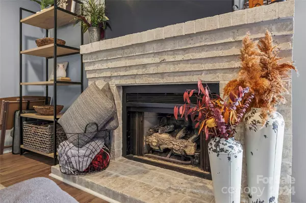 805 21st AVE NE, Hickory, NC 28601