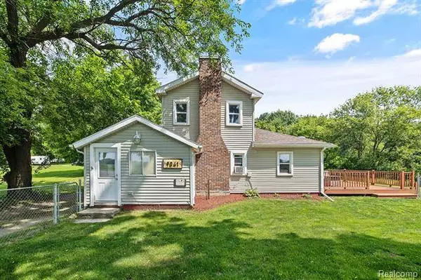 9041 PETRIEVILLE, Eaton Rapids, MI 48827