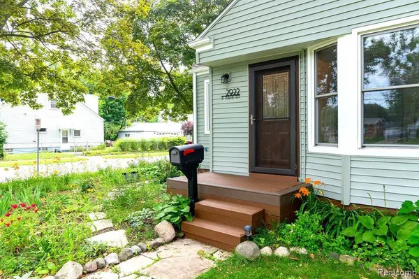 2922 N MAIN Street, Royal Oak, MI 48073 3418