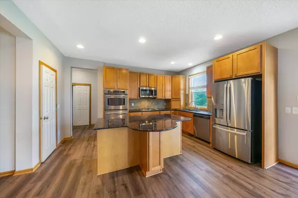 5249 99th CIR N, Brooklyn Park, MN 55443