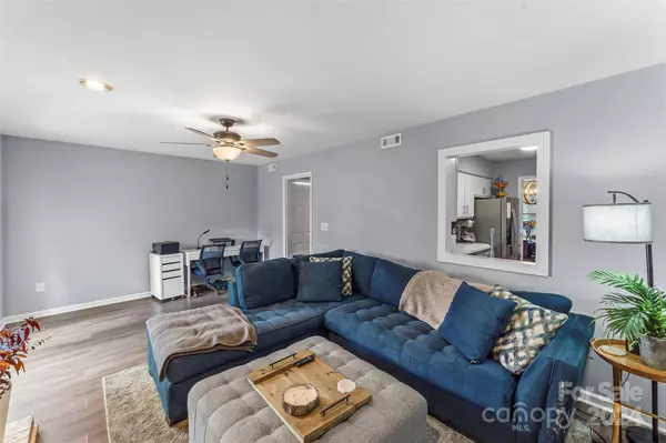 805 21st AVE NE, Hickory, NC 28601