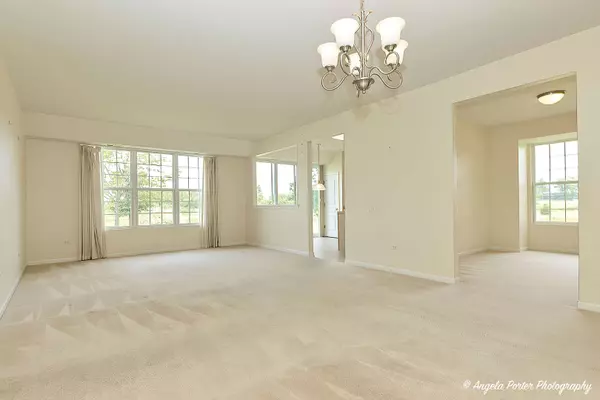 11268 Bellflower LN, Huntley, IL 60142