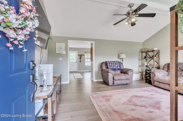 657 River Oaks Dr, Shepherdsville, KY 40165