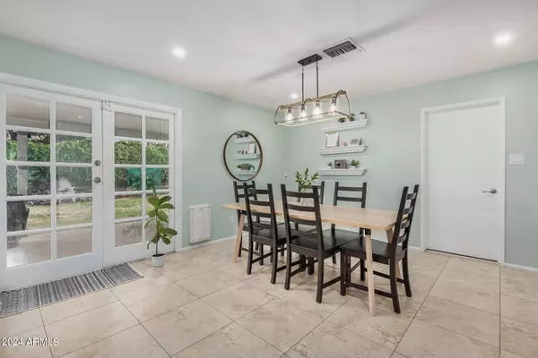 820 W HONONEGH Drive, Phoenix, AZ 85027