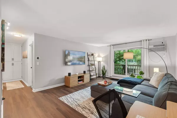 7414 W 22nd ST #305, Saint Louis Park, MN 55426