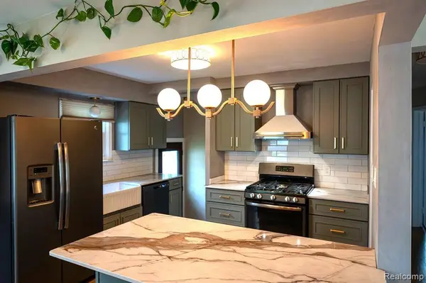 2922 N MAIN Street, Royal Oak, MI 48073 3418