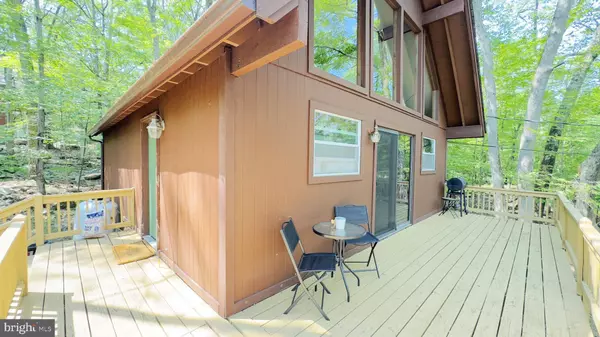 239 SAUNDERS DR, Bushkill, PA 18324