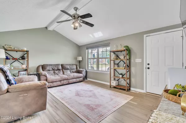 657 River Oaks Dr, Shepherdsville, KY 40165