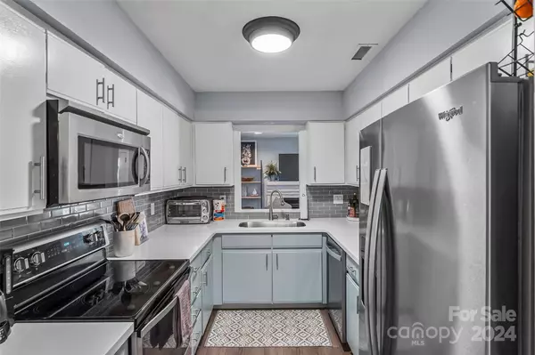 805 21st AVE NE, Hickory, NC 28601