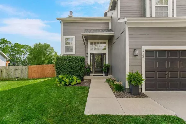 1225 Starbrooke DR, Louisburg, KS 66053