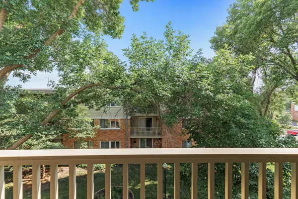 7414 W 22nd ST #305, Saint Louis Park, MN 55426