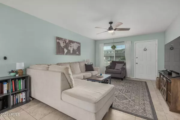 820 W HONONEGH Drive, Phoenix, AZ 85027