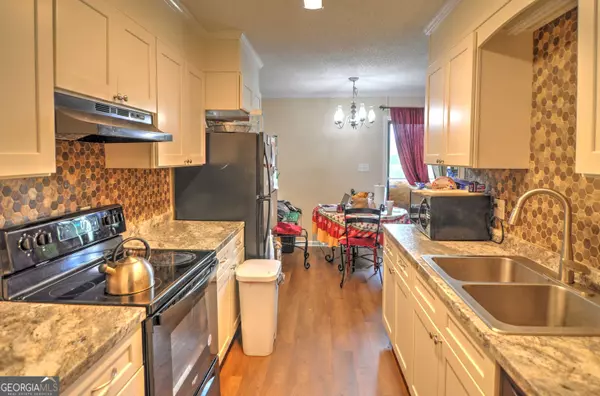 1002 Pineview Dr, Valdosta, GA 31601