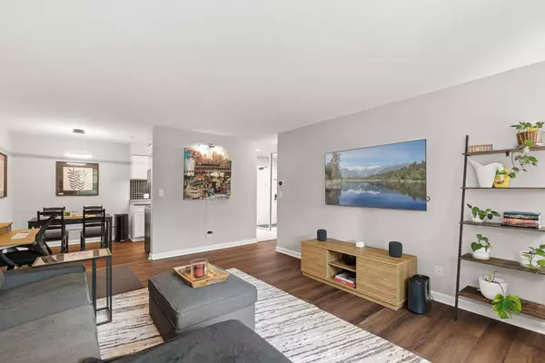 7414 W 22nd ST #305, Saint Louis Park, MN 55426