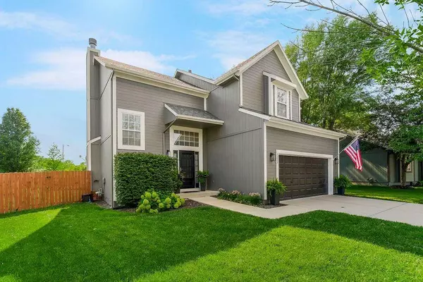 1225 Starbrooke DR, Louisburg, KS 66053