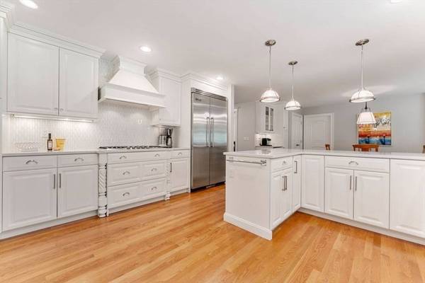 20 Rolling Lane, Dover, MA 02030