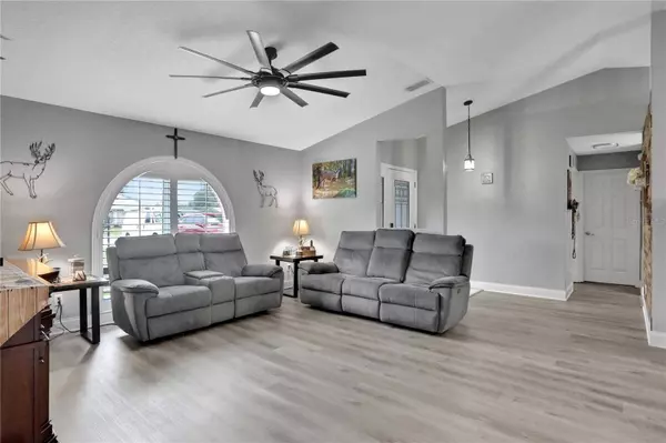 810 ARIETTA CIR, Auburndale, FL 33823