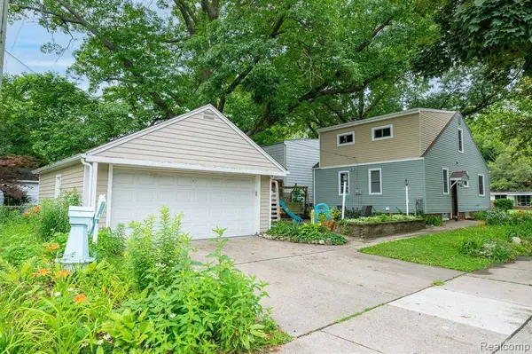 2922 N MAIN Street, Royal Oak, MI 48073 3418