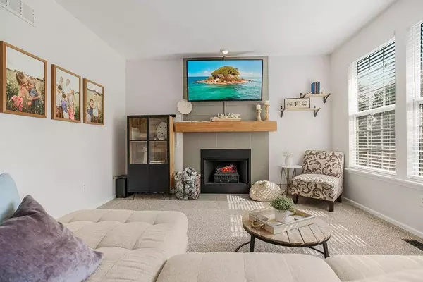 1225 Starbrooke DR, Louisburg, KS 66053