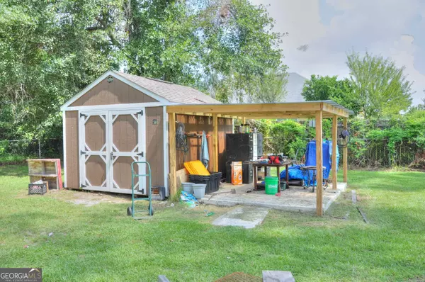 1002 Pineview Dr, Valdosta, GA 31601