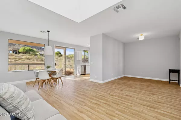 16832 S BLUE Court, Phoenix, AZ 85048