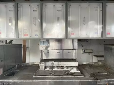 2107 Youngstown RD SE, Warren, OH 44484