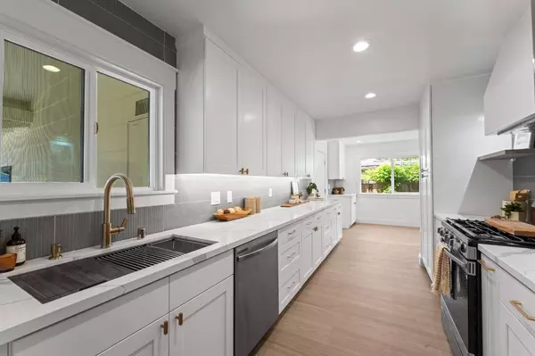 1119 E 8th ST, Davis, CA 95616