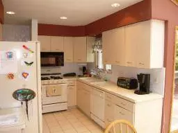 32 Strawberry Hill Rd, Branchburg Twp., NJ 08876