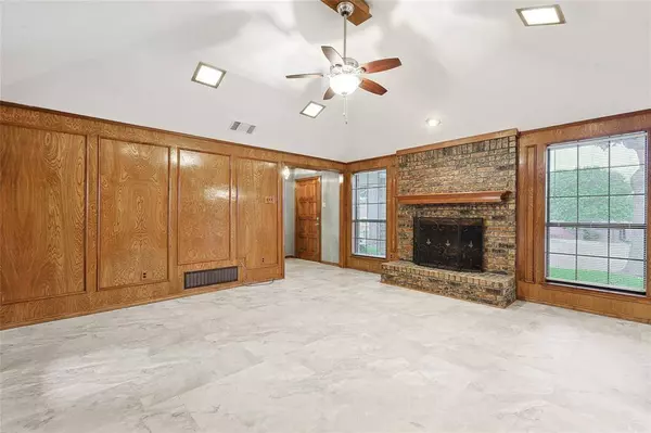 109 S Beltwoods Drive, Desoto, TX 75115