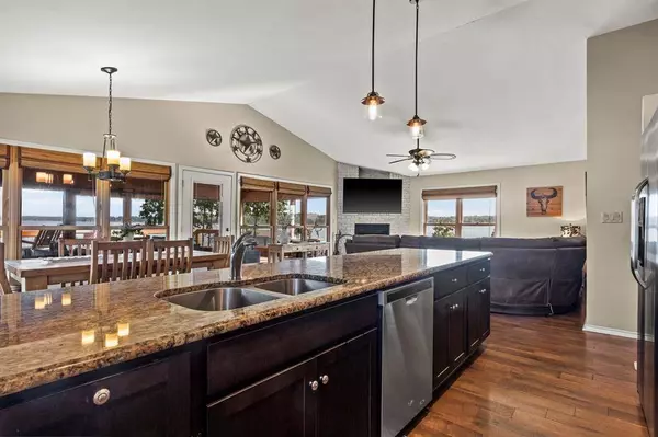 215 Rocky Point Road, Mount Vernon, TX 75457