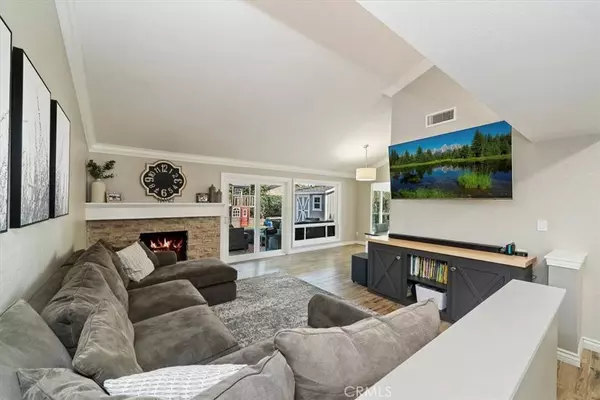 2072 Applegate DR, Corona, CA 92882