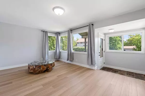 2217 23 ST SW, Calgary, AB T2T 5H6