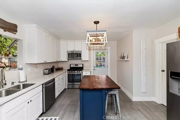 220 W Kendall ST, Corona, CA 92882