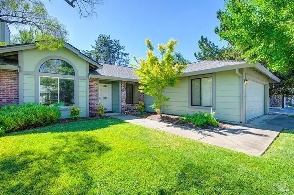 555 Countryside DR, Vacaville, CA 95687