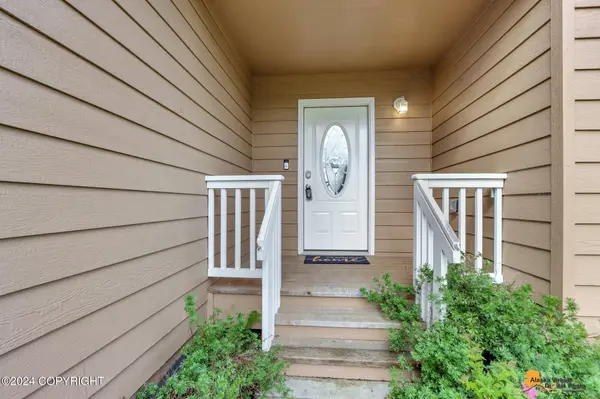 222 N Pasture PL, Palmer, AK 99645
