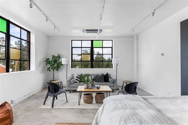 1805 HARVARD #203, Atlanta, GA 30337