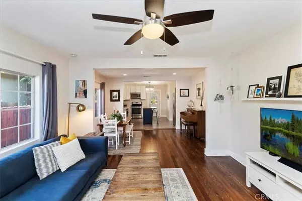 220 W Kendall ST, Corona, CA 92882