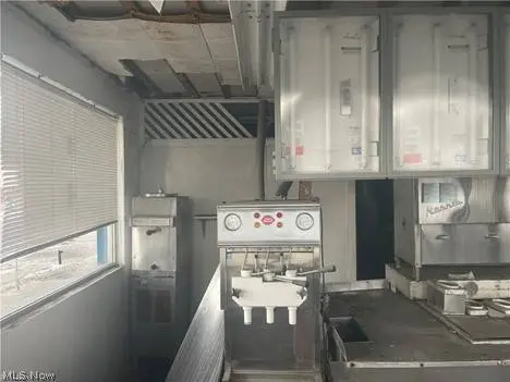 2107 Youngstown RD SE, Warren, OH 44484