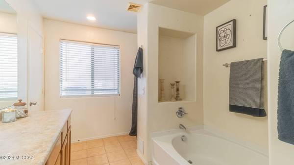 7240 S Millers Tale Drive, Tucson, AZ 85756