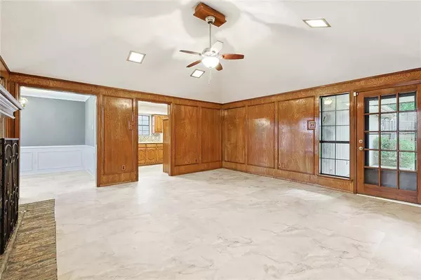 109 S Beltwoods Drive, Desoto, TX 75115