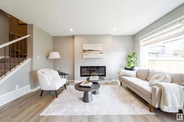 9113 PEAR DR SW, Edmonton, AB T6X 2N7