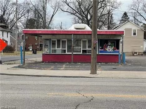 2107 Youngstown RD SE, Warren, OH 44484