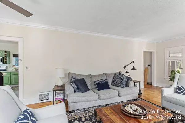 1130 Myrtle NW Street, Grand Rapids, MI 49504