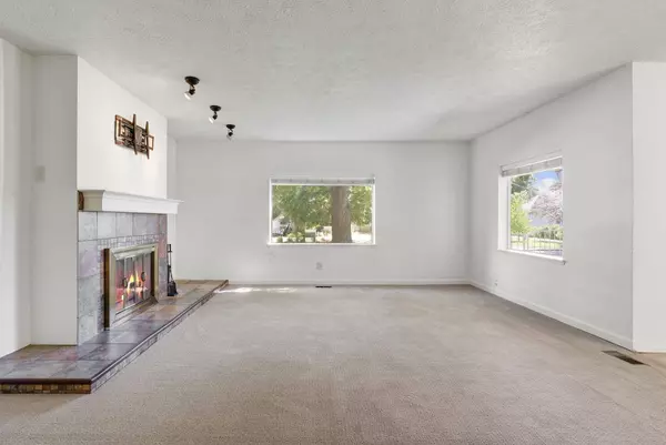 707 E 32nd Ave, Spokane, WA 99203